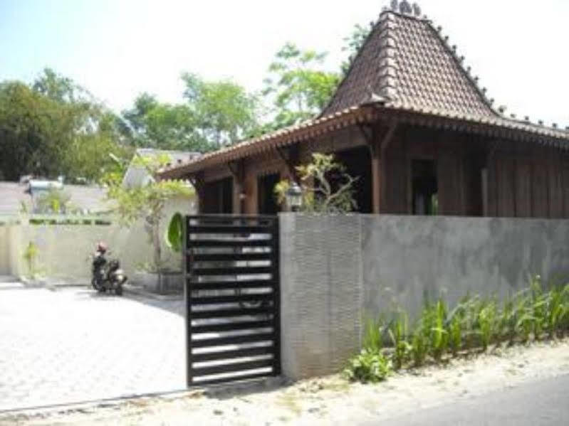 Rumah Teras Yogyakarta * Yogyakarta